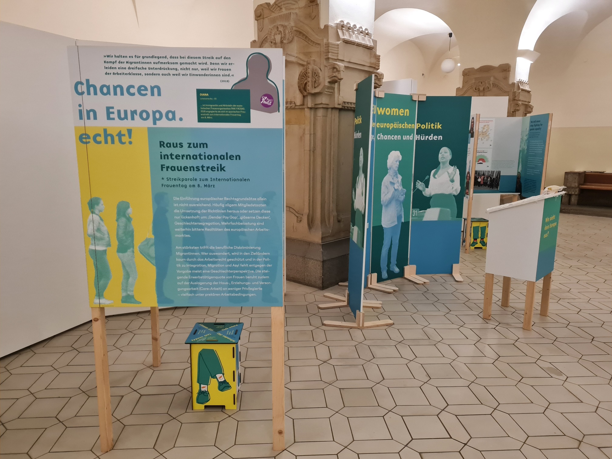 Die Wanderausstellung #EUwomen im Rathaus Charlottenburg. Bild: René Powilleit